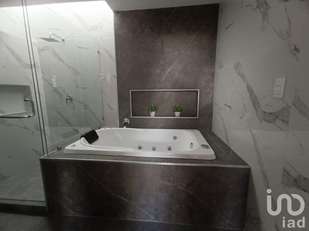 CASA EN VENTA EN LOMAS DE ANGELOPOLIS