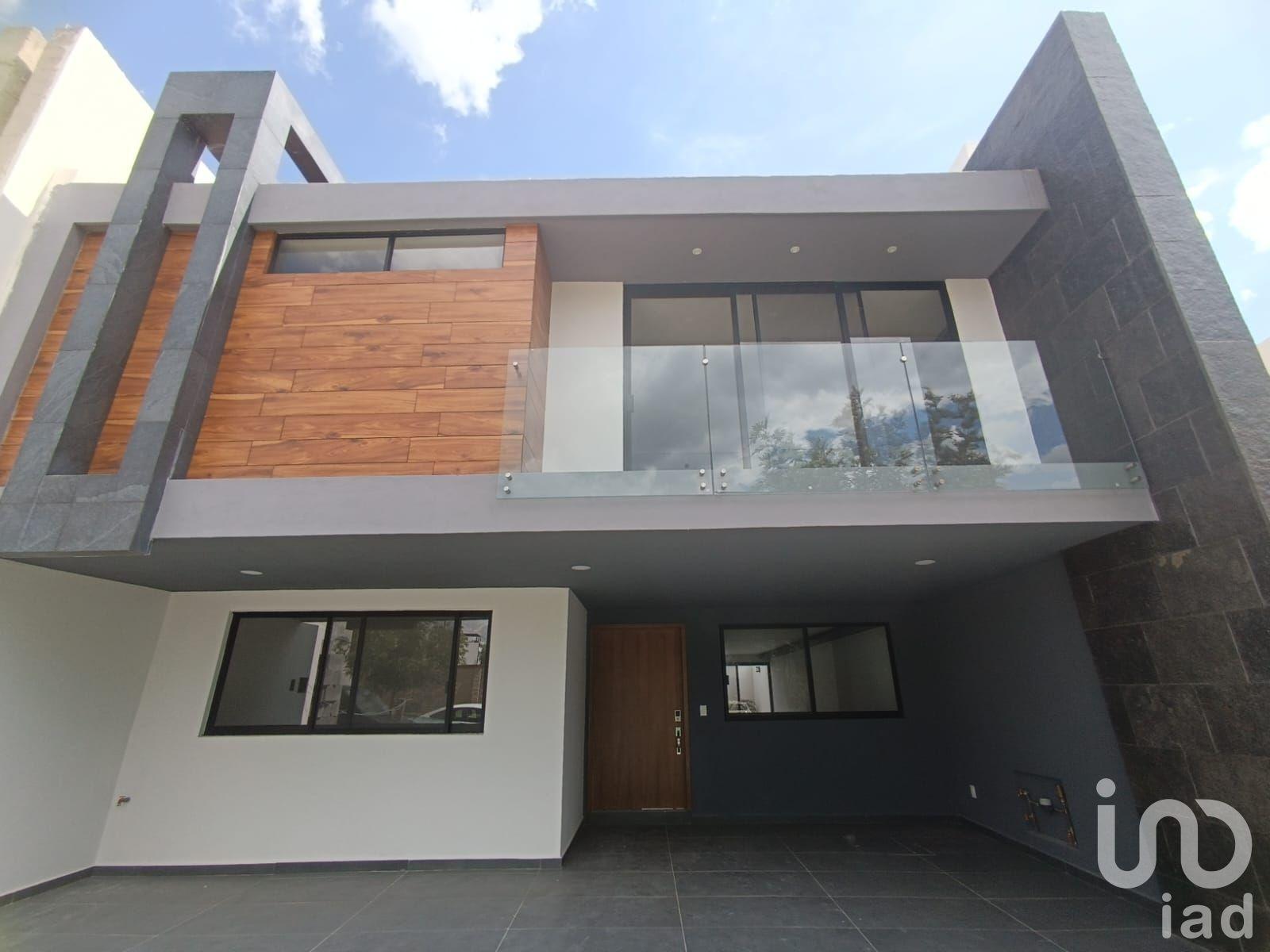 CASA EN VENTA EN LOMAS DE ANGELOPOLIS