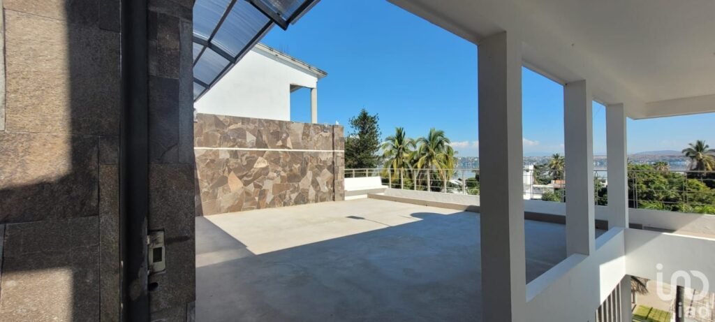 VENTA CASA A LA PLAYA TEQUESQUITENGO