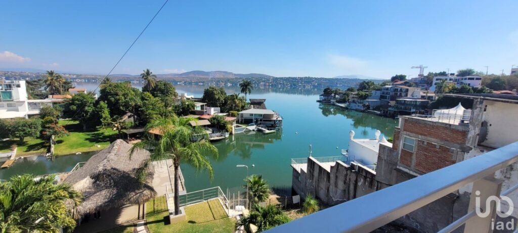 VENTA CASA A LA PLAYA TEQUESQUITENGO