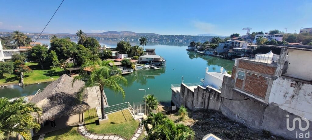VENTA CASA A LA PLAYA TEQUESQUITENGO