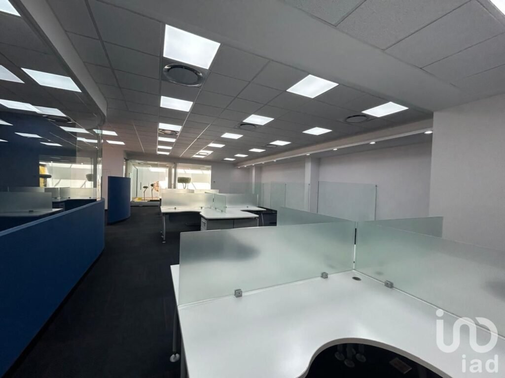 Espacio comercial o corporativo en conjunto privado Coyoacán Miguel Ángel  de Q. con estacionamiento