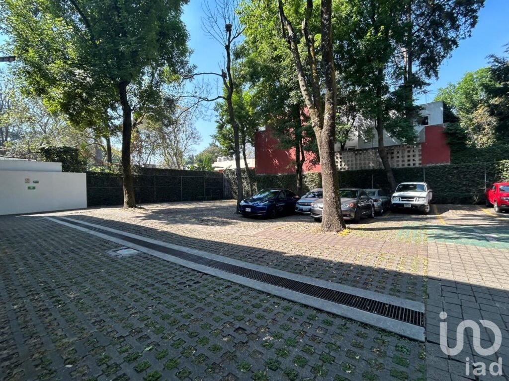 Espacio comercial o corporativo en conjunto privado Coyoacán Miguel Ángel  de Q. con estacionamiento
