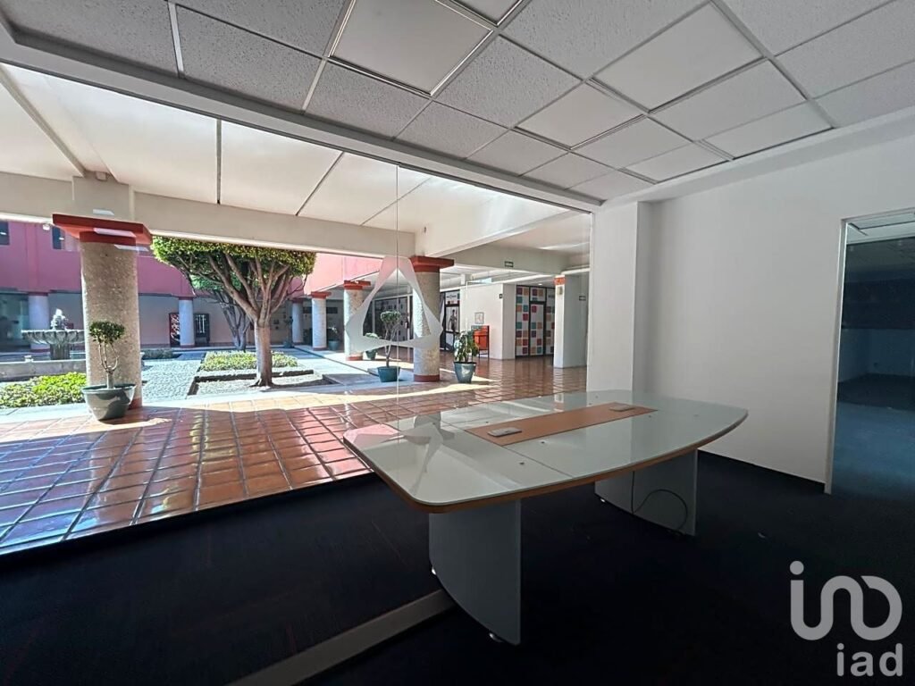 Espacio comercial o corporativo en conjunto privado Coyoacán Miguel Ángel  de Q. con estacionamiento