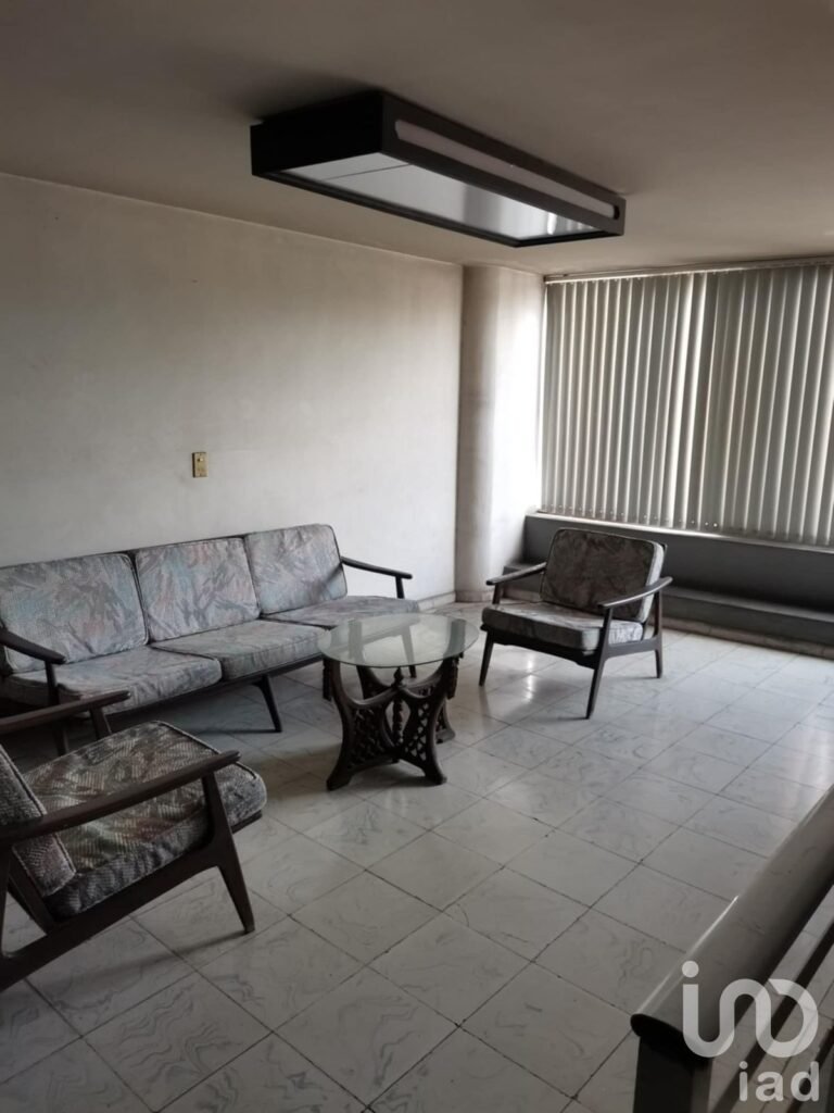 Productivo: Venta en Celaya Centro | 6 Recámaras | Taller + Salón de Eventos 150 pax Uso Mixto