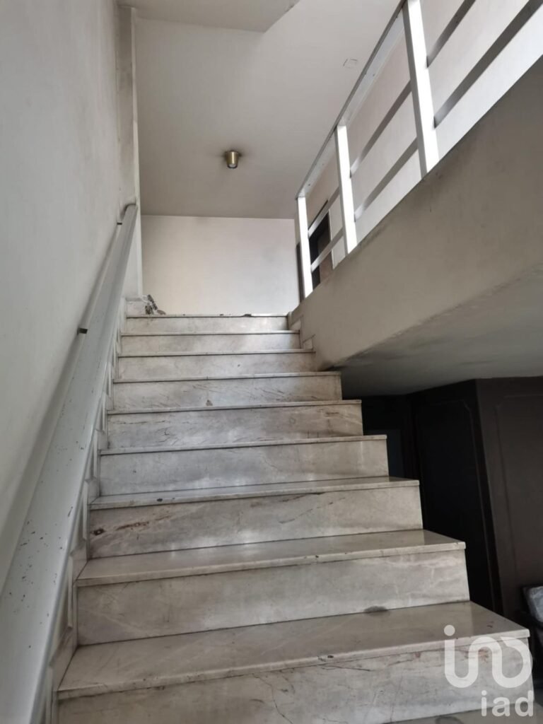 Productivo: Venta en Celaya Centro | 6 Recámaras | Taller + Salón de Eventos 150 pax Uso Mixto