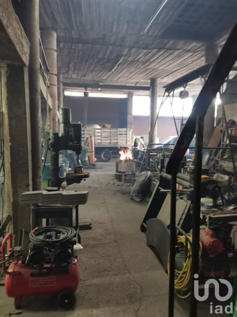 Productivo: Venta en Celaya Centro | 6 Recámaras | Taller + Salón de Eventos 150 pax Uso Mixto