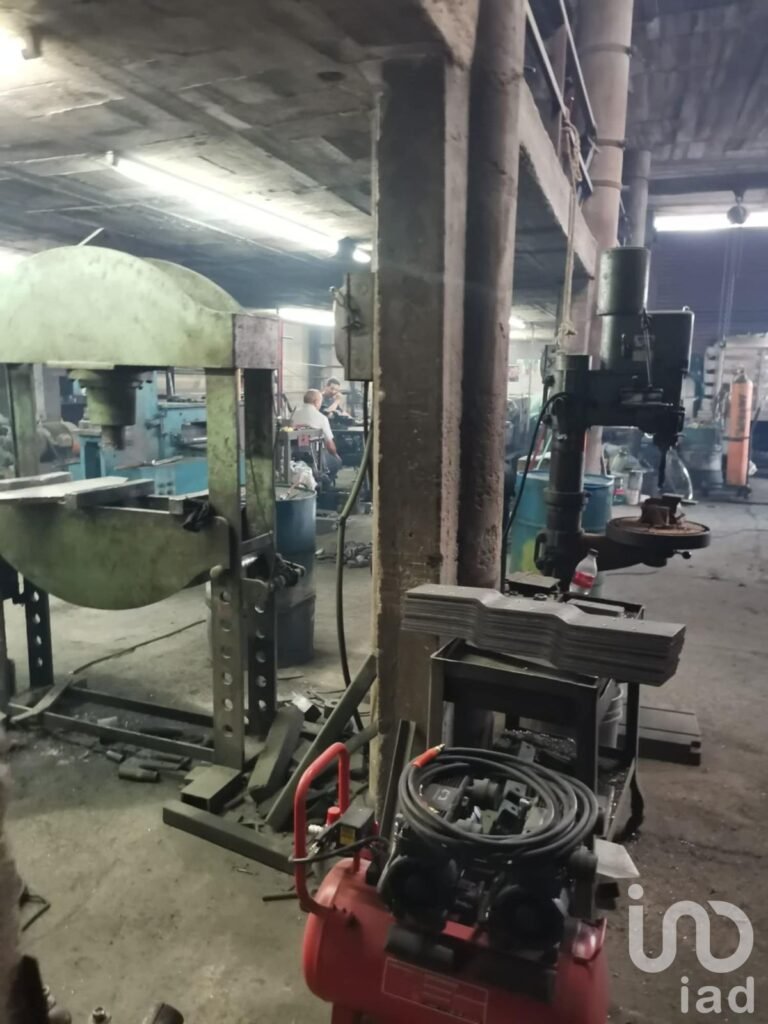 Productivo: Venta en Celaya Centro | 6 Recámaras | Taller + Salón de Eventos 150 pax Uso Mixto