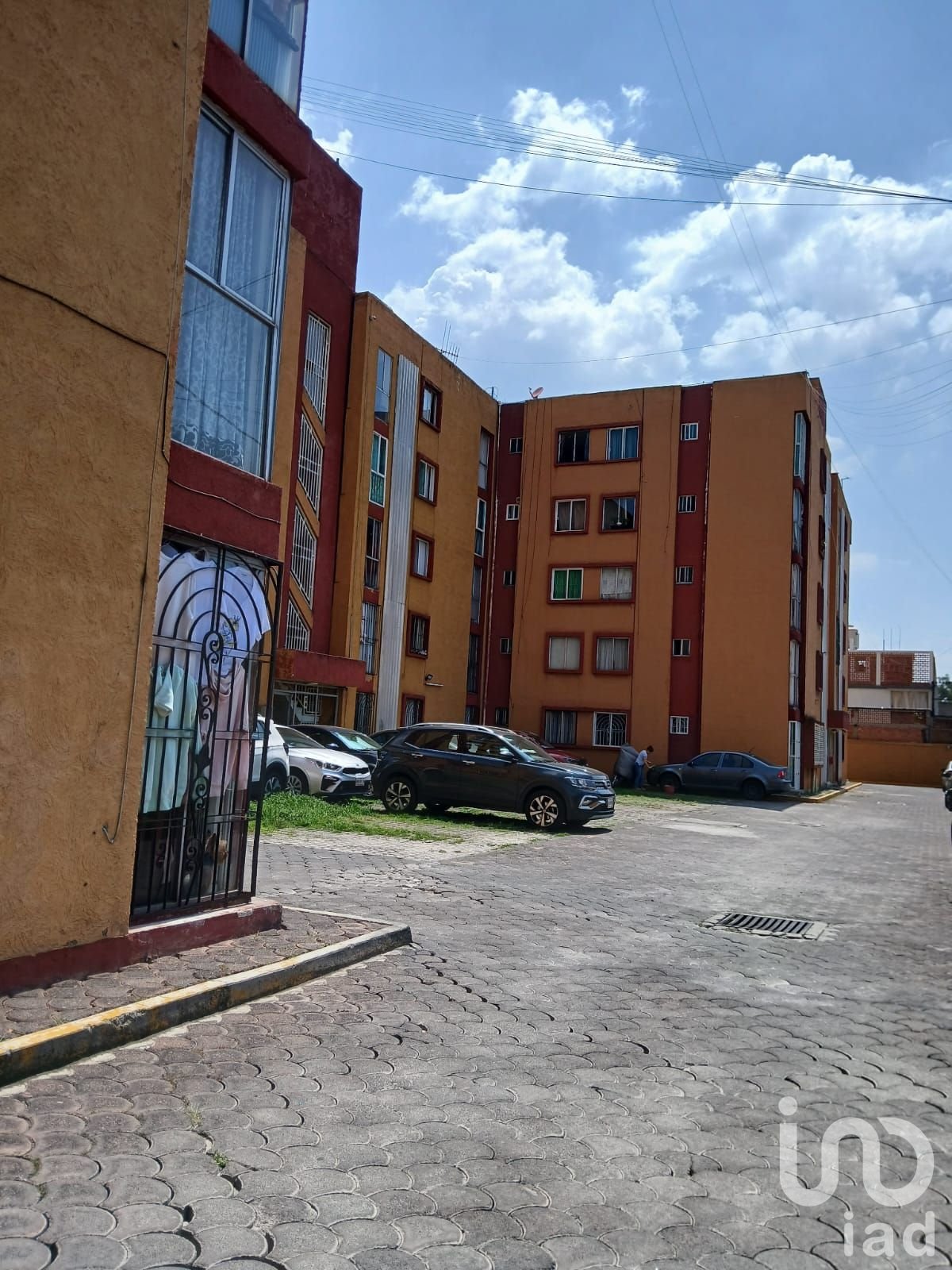DE ÁRTAMENTO EN RENTA  EN AV. MANUEL SALAZAR 230  EX–HACIENDA EL ROSARIO