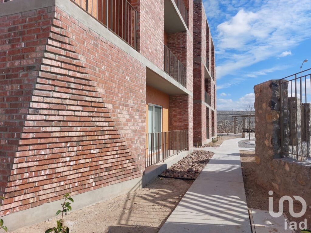 DEPARTAMENTO EQUIPADO EN RENTA, EN COMPLEJO CON ALBERCA Y GIMNASIO, CD JUAREZ