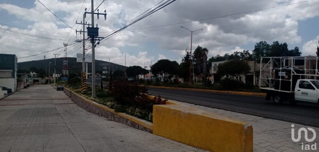 Se vende terreno comercial sobre la carretera en Pachuquilla, Hidalgo