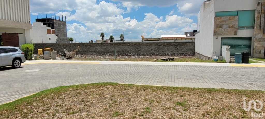 Se vende terreno amplio  en Zona Plateada, Pachuca, Hidalgo.