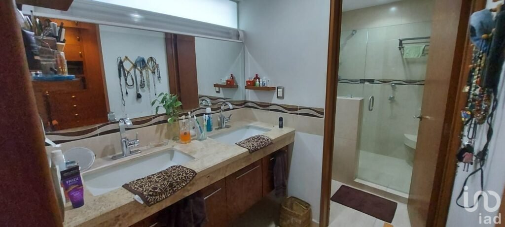 Casa en venta en Colinas del Cimatario Queretaro con recamara en planta baja