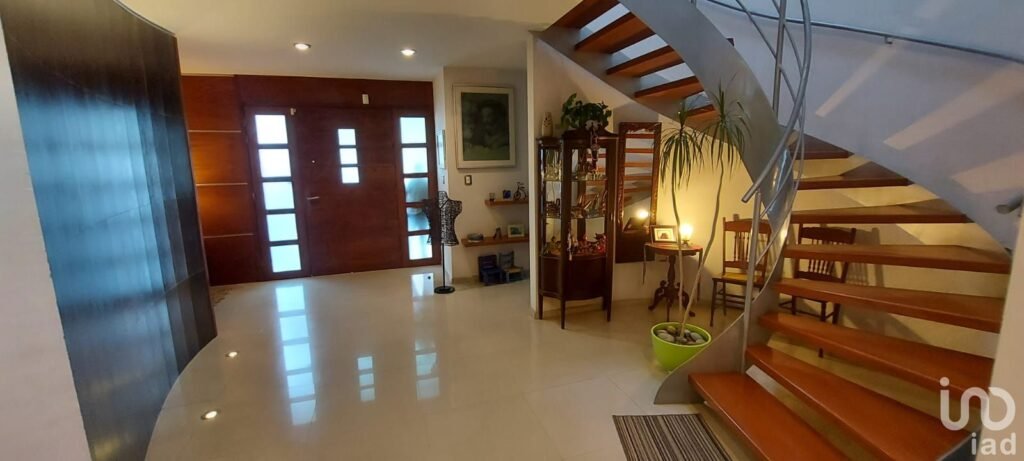 Casa en venta en Colinas del Cimatario Queretaro con recamara en planta baja