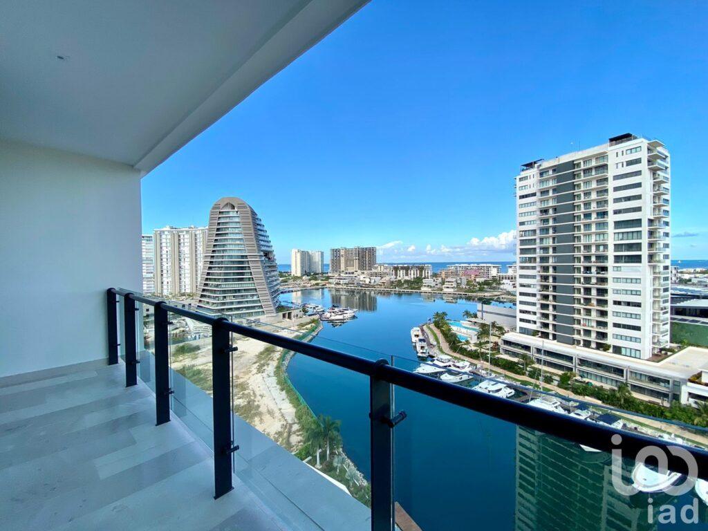 En venta Departamento de Lujo en Puerto Cancun, Quintana Roo.