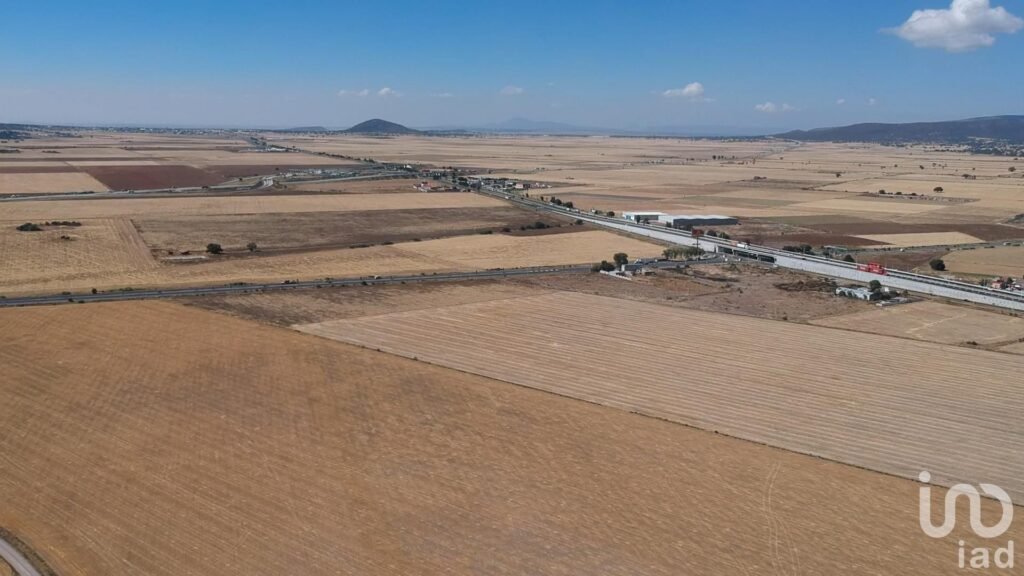 TERRENO A PIE DE CARRETERA A 20 MINUTOS DE PACHUCA