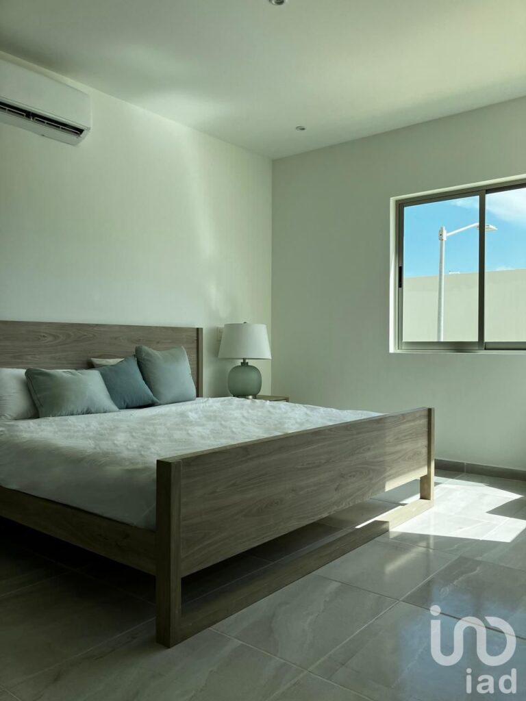 Casa en Venta de 3 Recamaras en Privada en Avenida Huayacan, Quintana Roo