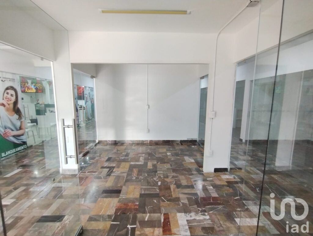 SE RENTA LOCAL COMERCIAL. PLAZA  JUÁREZ, TULANCINGO, HGO.