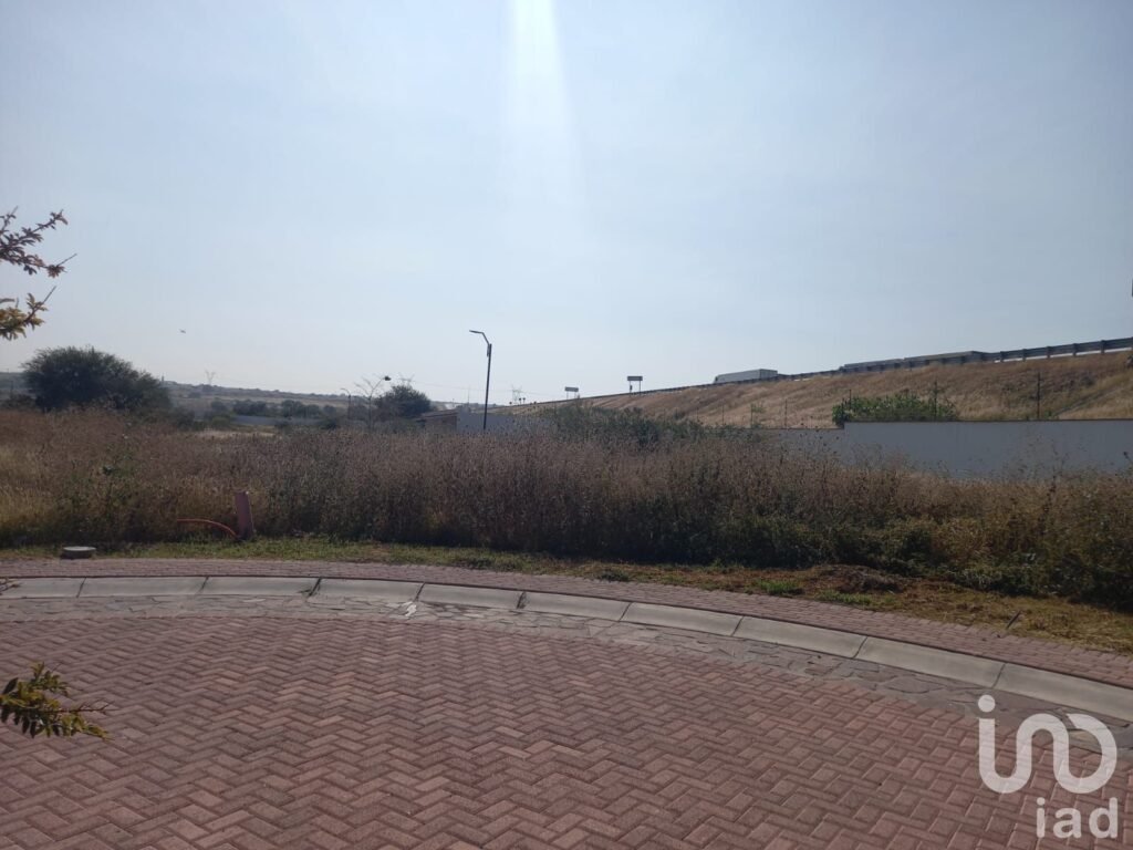 Terreno en venta en Ciudad Maderas Sur 1