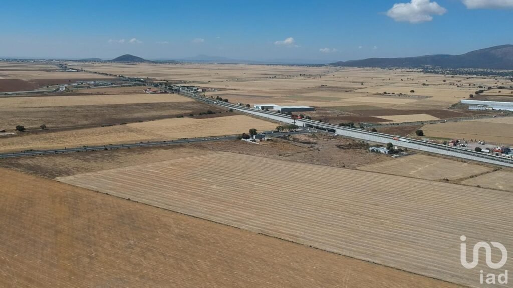 TERRENO A PIE DE CARRETERA A 20 MINUTOS DE PACHUCA