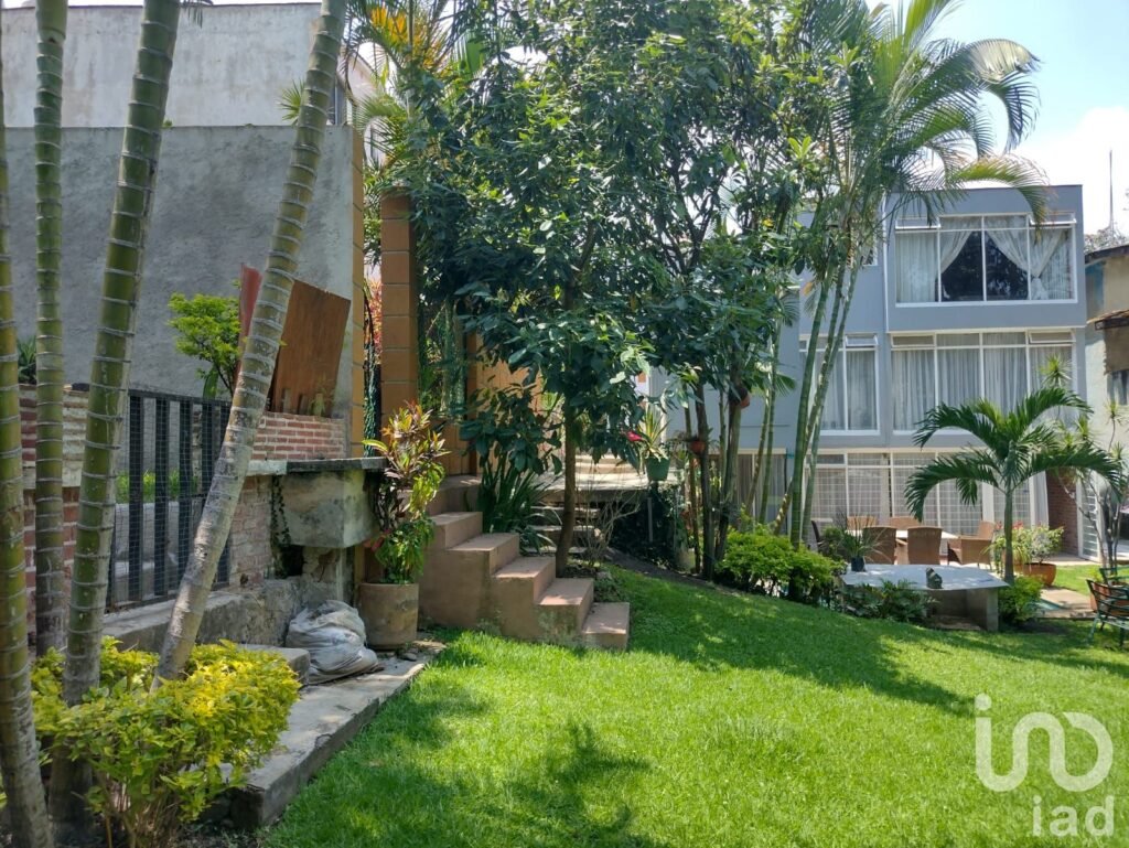 CASA EN VENTA EN CONDOMINIO CON ALBERCA PRIVADA EN CUERNAVACA, MORELOS