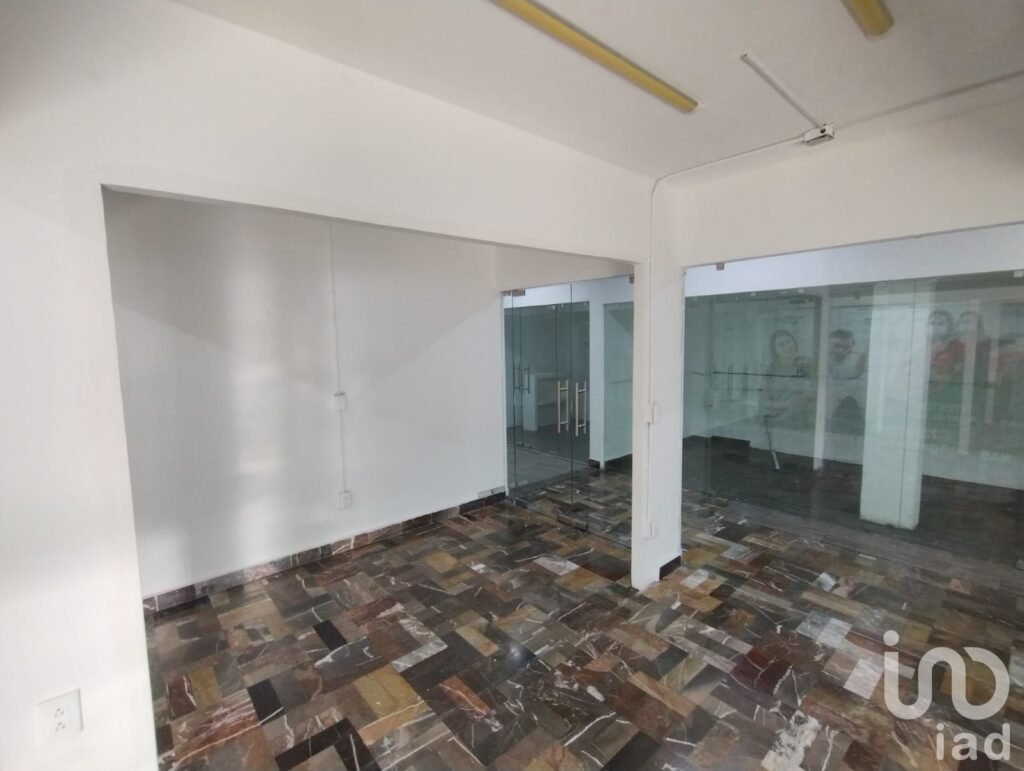 SE RENTA LOCAL COMERCIAL. PLAZA  JUÁREZ, TULANCINGO, HGO.