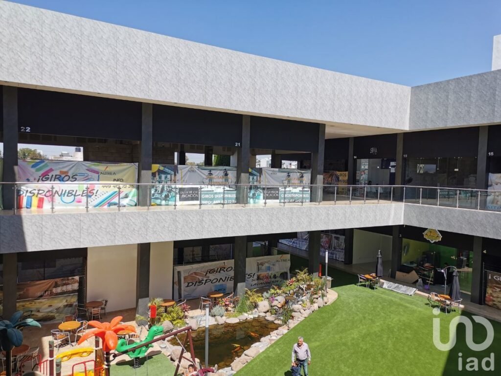 Local comercial en renta PB Plaza Altrea