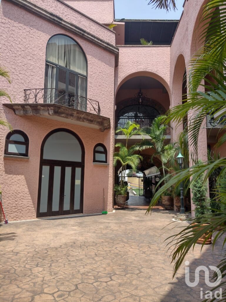 RENTA LOCAL COMERCIAL PLAZA  TEOPANZOLCO EN CUERNAVACA MORELOS