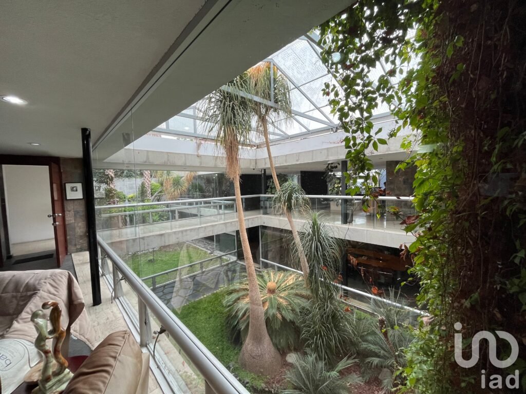 Se vende oficinas amuebladas en una casa contemporanea en el Paseo de la Reforma - 8dabf12c5ebc