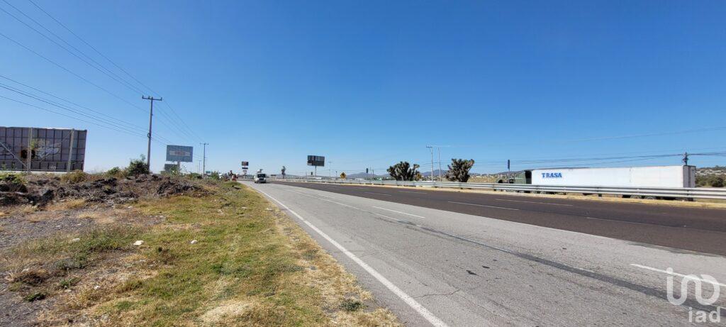Se venden 12,410 m2 sobre la carretera Mexico Pachuca,  en Hidalgo.