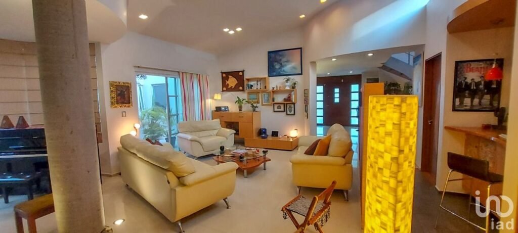 Casa en venta en Colinas del Cimatario Queretaro con recamara en planta baja