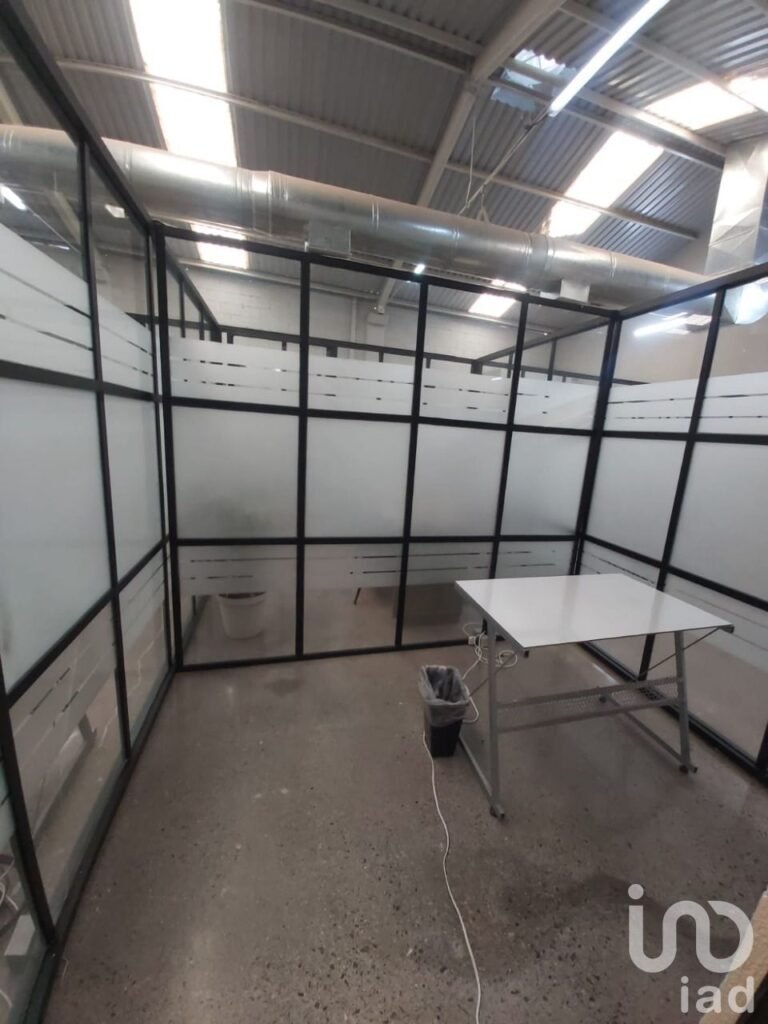 Oficina en Renta sobre carretera 57