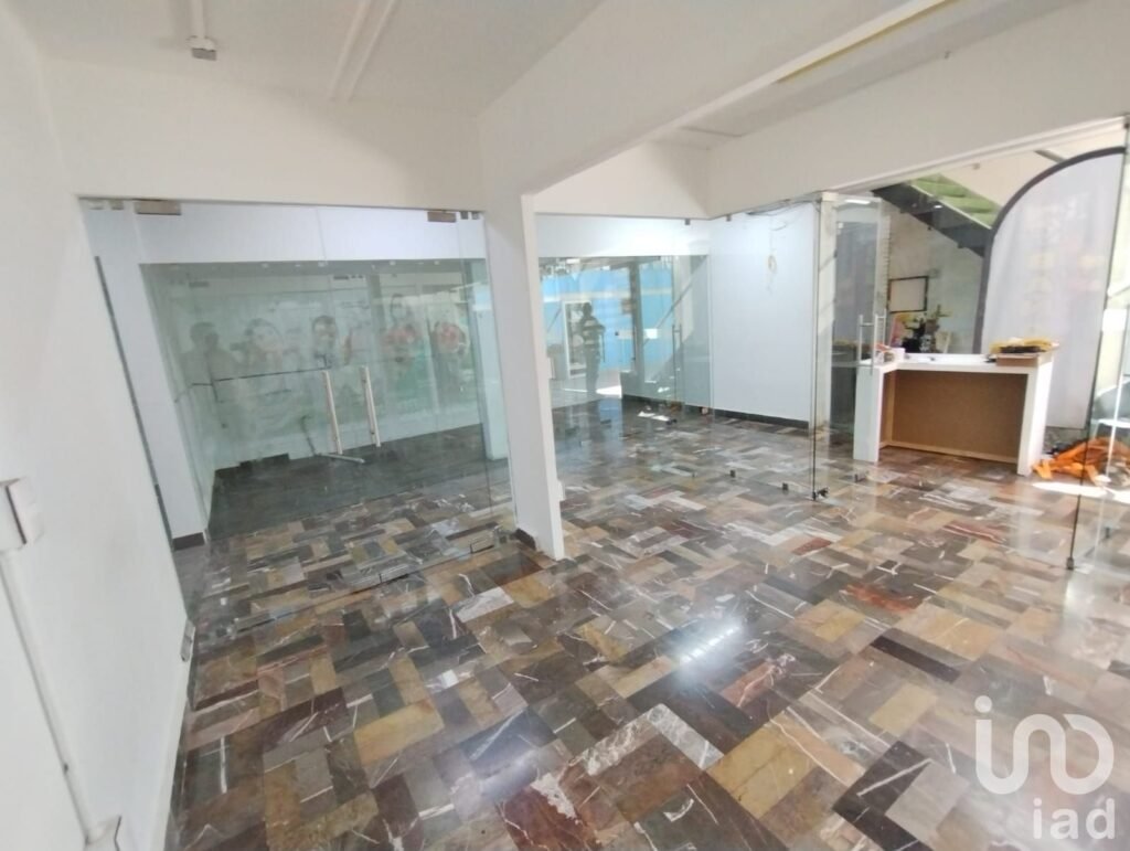 SE RENTA LOCAL COMERCIAL. PLAZA  JUÁREZ, TULANCINGO, HGO.