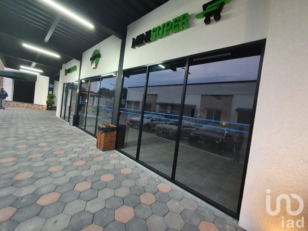 Local en renta para Minisuper de 180m2 Planta Baja frente a CINETIX Plaza Orquídeas Coatepec, Ver.