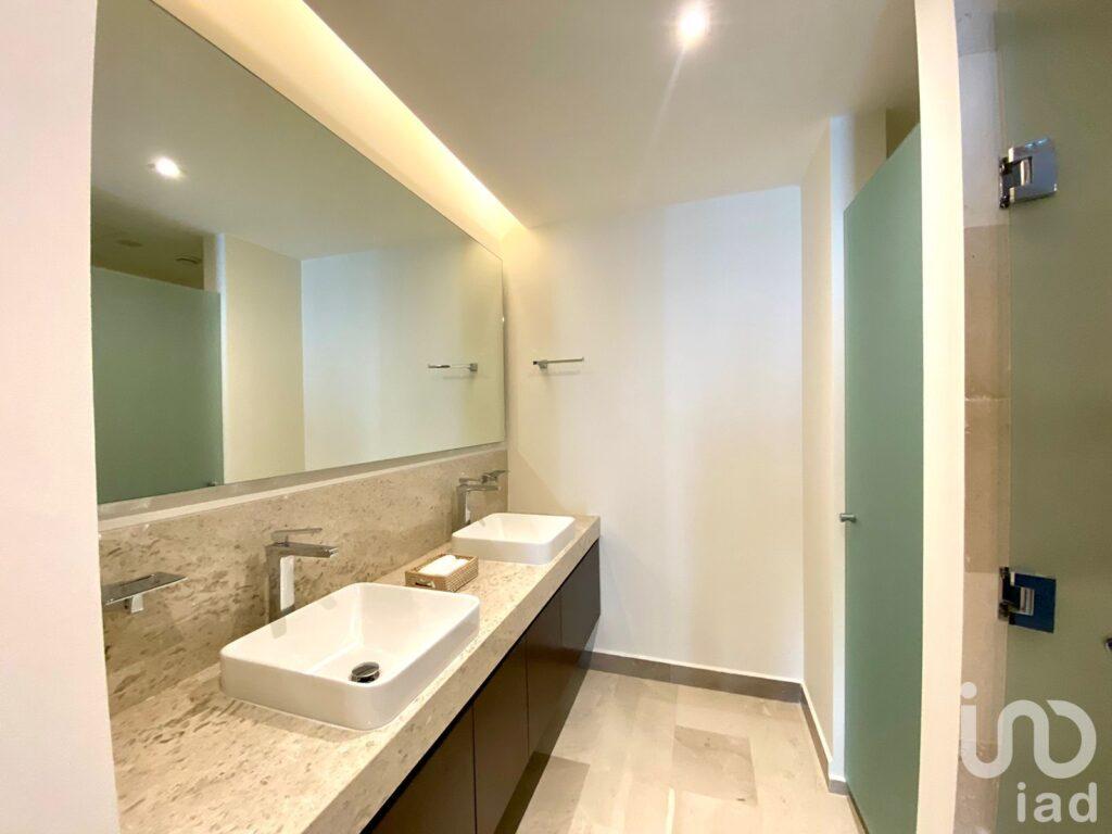 En venta Departamento de Lujo en Puerto Cancun, Quintana Roo.