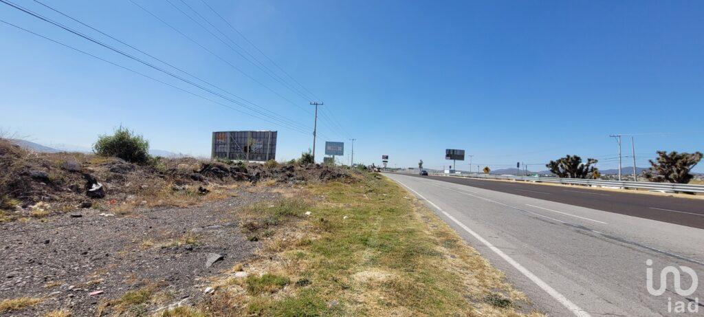 Se venden 12,410 m2 sobre la carretera Mexico Pachuca,  en Hidalgo.