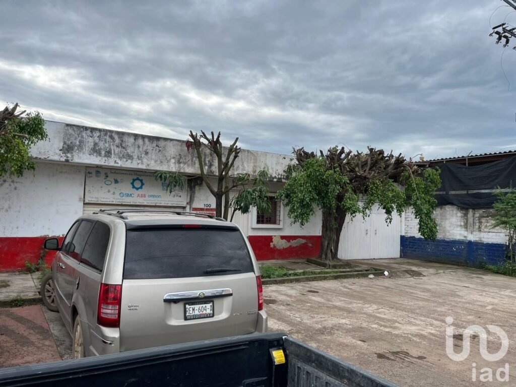 VENTA PROPIEDAD INDUSTRIAL 20mx75m CIUDAD INDUSTRIAL TEPIC NAYARIT
