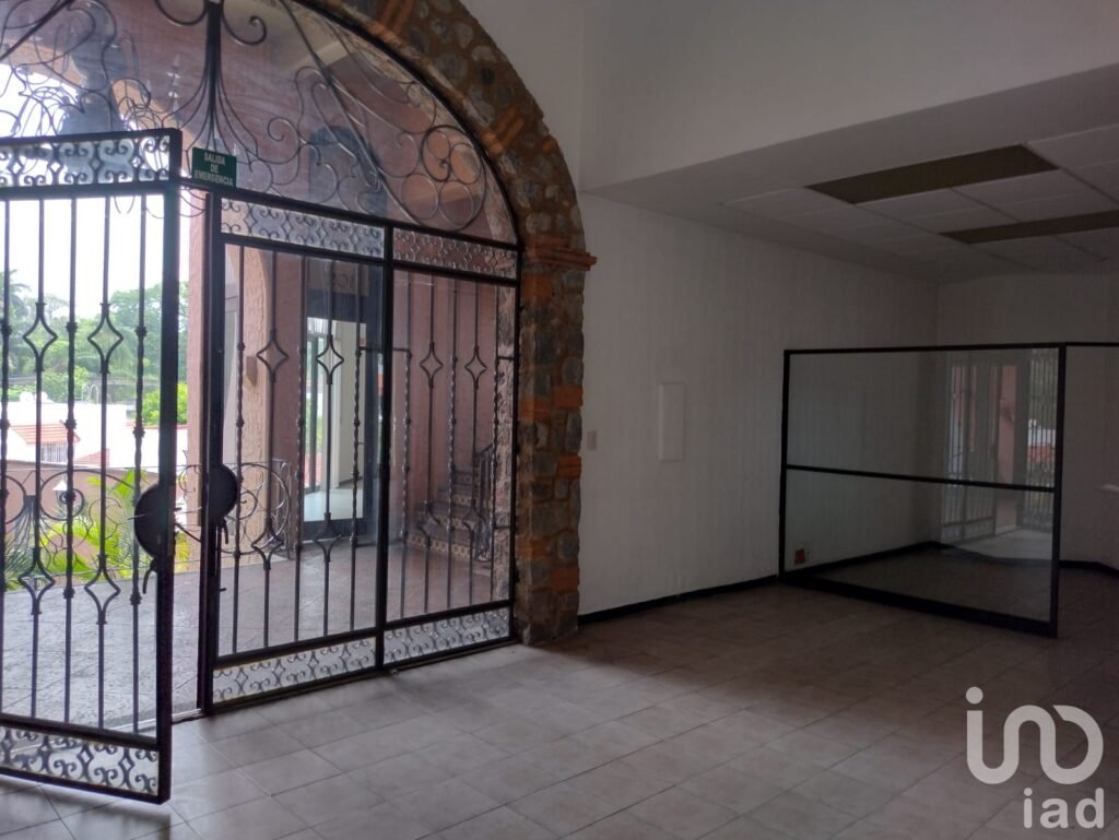 RENTA LOCAL COMERCIAL PLAZA  TEOPANZOLCO EN CUERNAVACA MORELOS