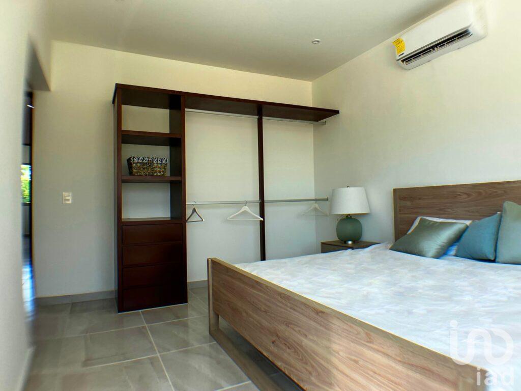 Casa en Venta de 3 Recamaras en Privada en Avenida Huayacan, Quintana Roo