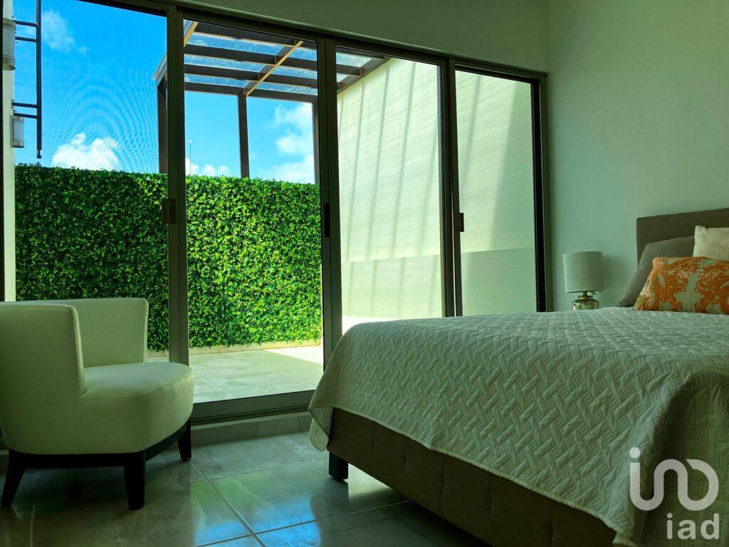 Casa en Venta de 3 Recamaras en Privada en Avenida Huayacan, Quintana Roo