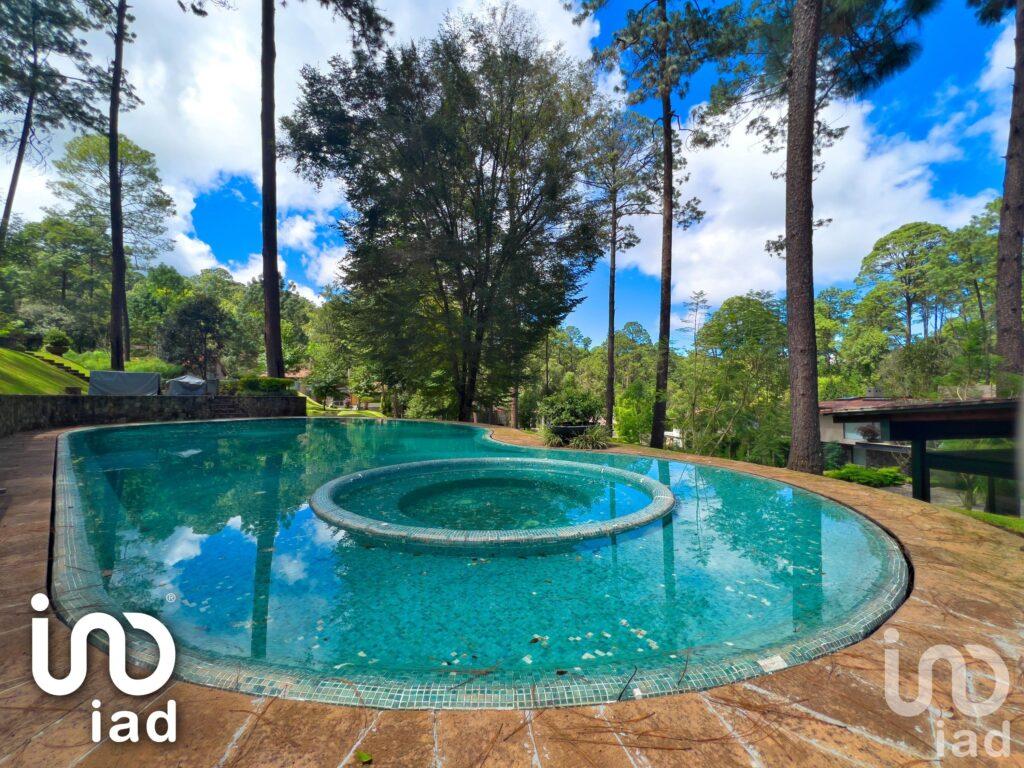 Casa en Venta con vigilancia en Avándaro, Valle de Bravo, Mexico