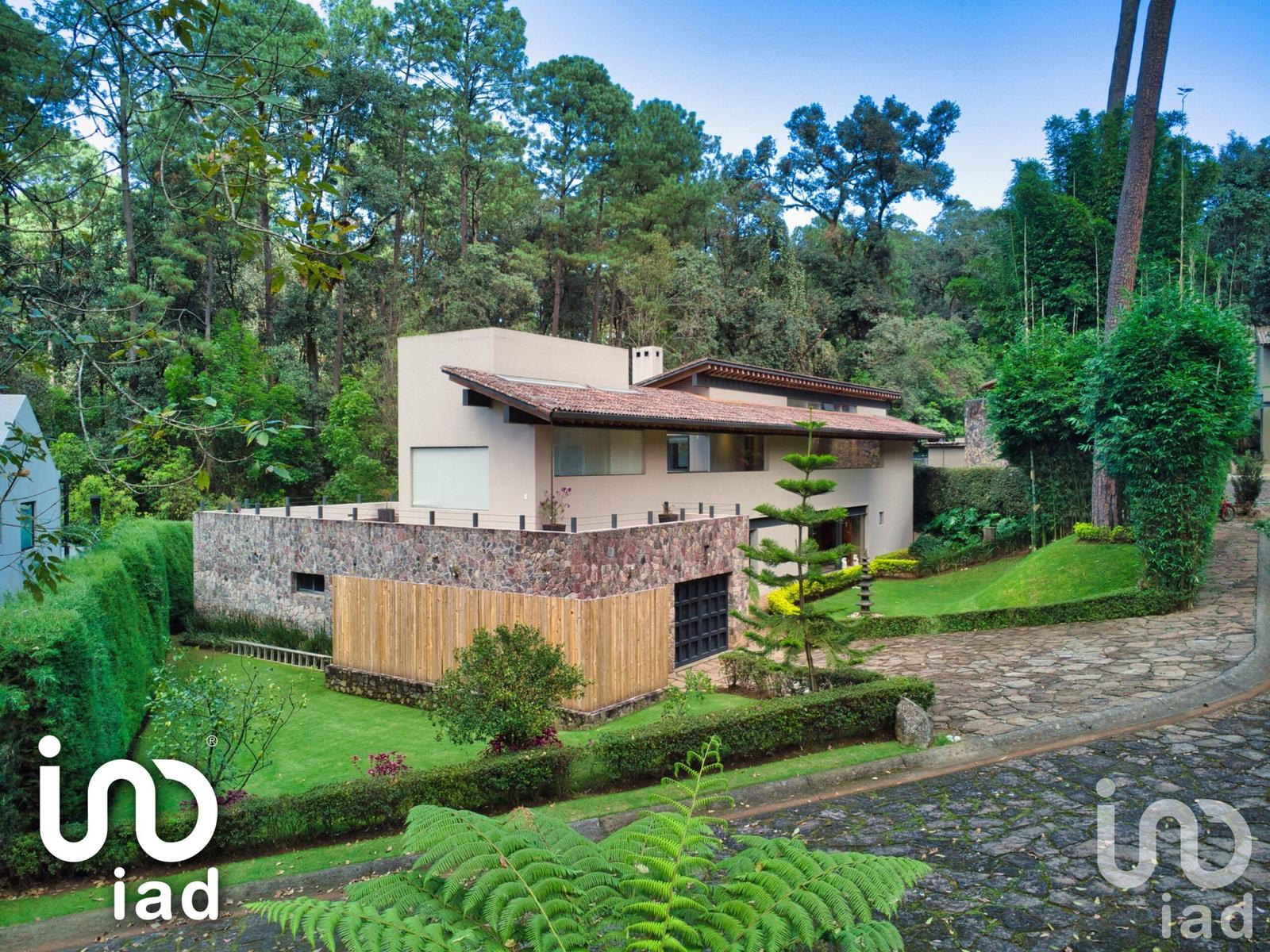 Casa en Venta con vigilancia en Avándaro, Valle de Bravo, Mexico Casa en Venta con vigilancia en Avándaro, Valle de Bravo, Mexico