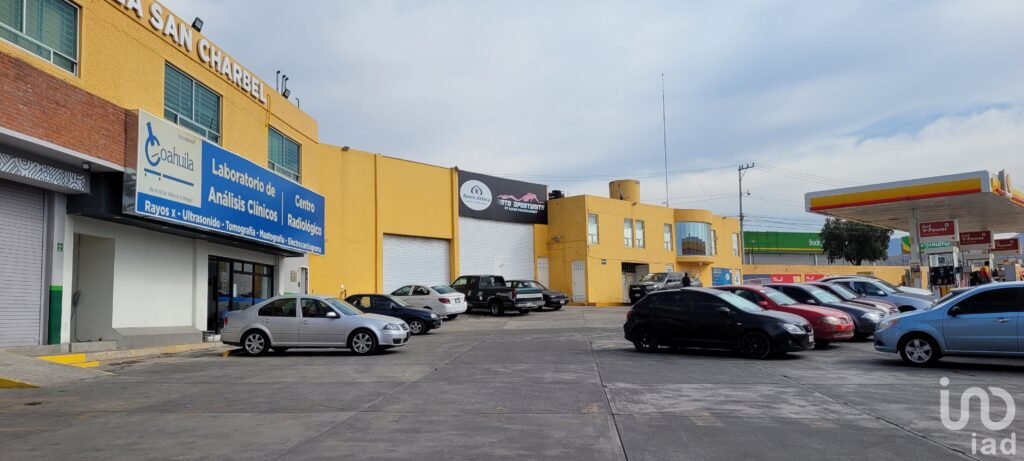 Se renta local en Plaza San Charbel en la Providencia, Mineral de la Reforma, Hidalgo. - d3b7e101bdec