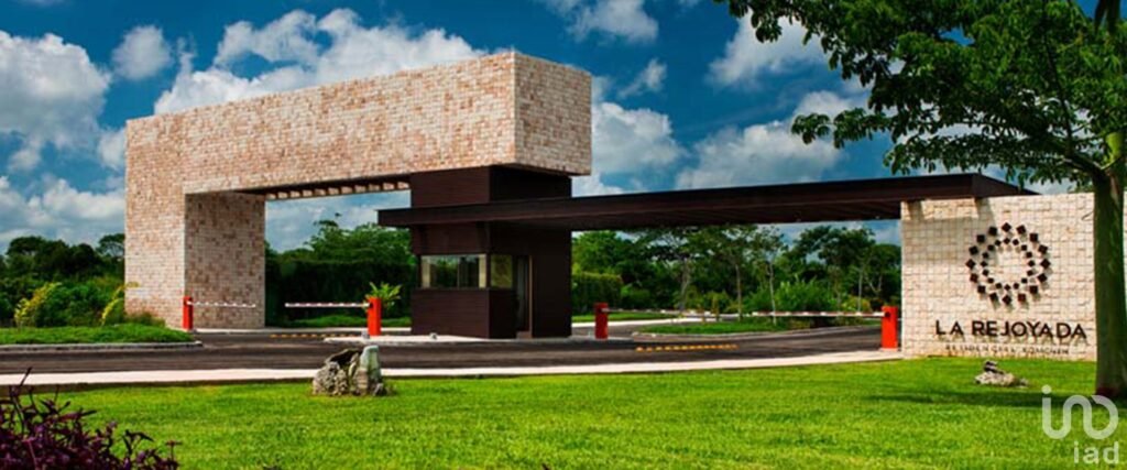 TERRENO EN VENTA EN RESIDENCIAL PRIVADA LA REJOYADA NORTE MERIDA, YUCATAN