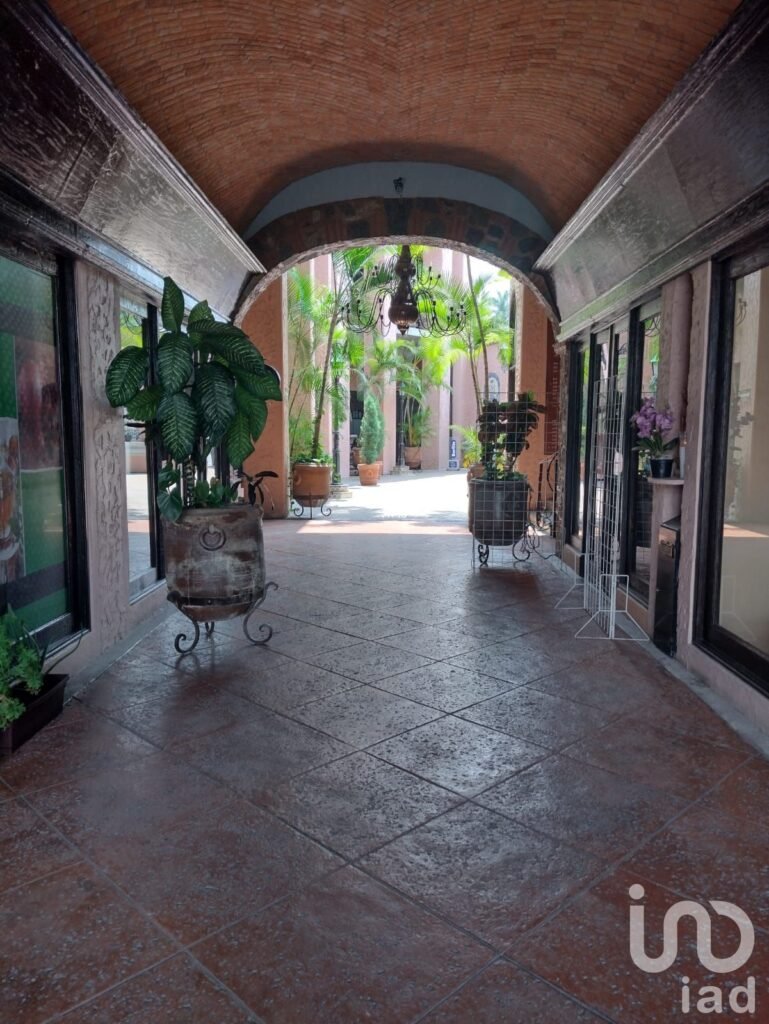 RENTA LOCAL COMERCIAL PLAZA  TEOPANZOLCO EN CUERNAVACA MORELOS