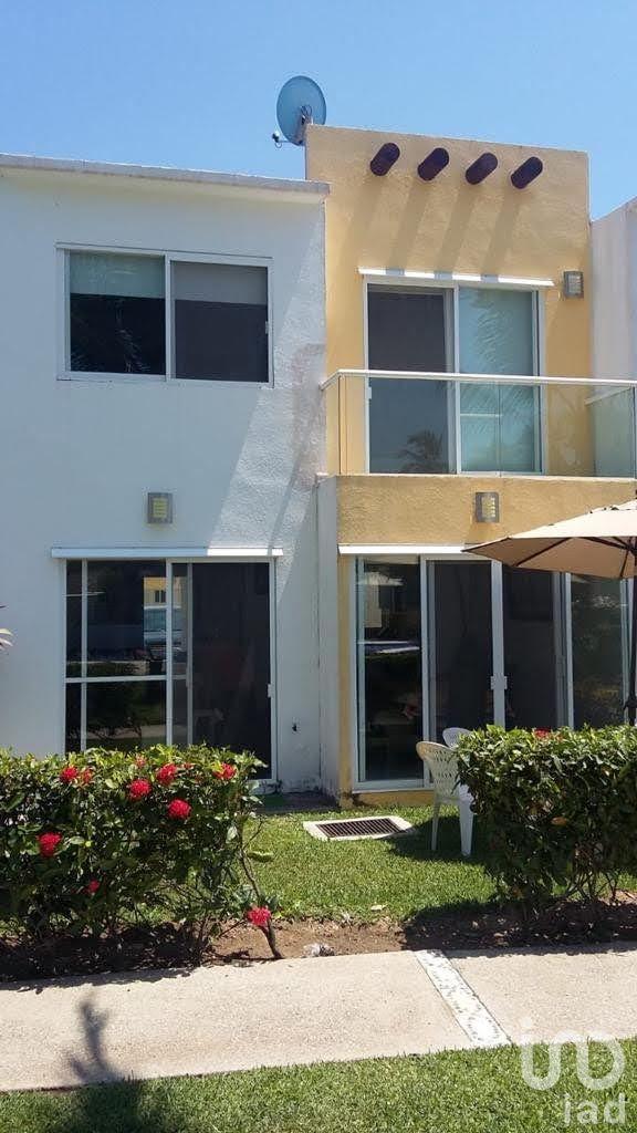 Se vende Casa en La Poza, Acapulco de Juárez, Guerrero.