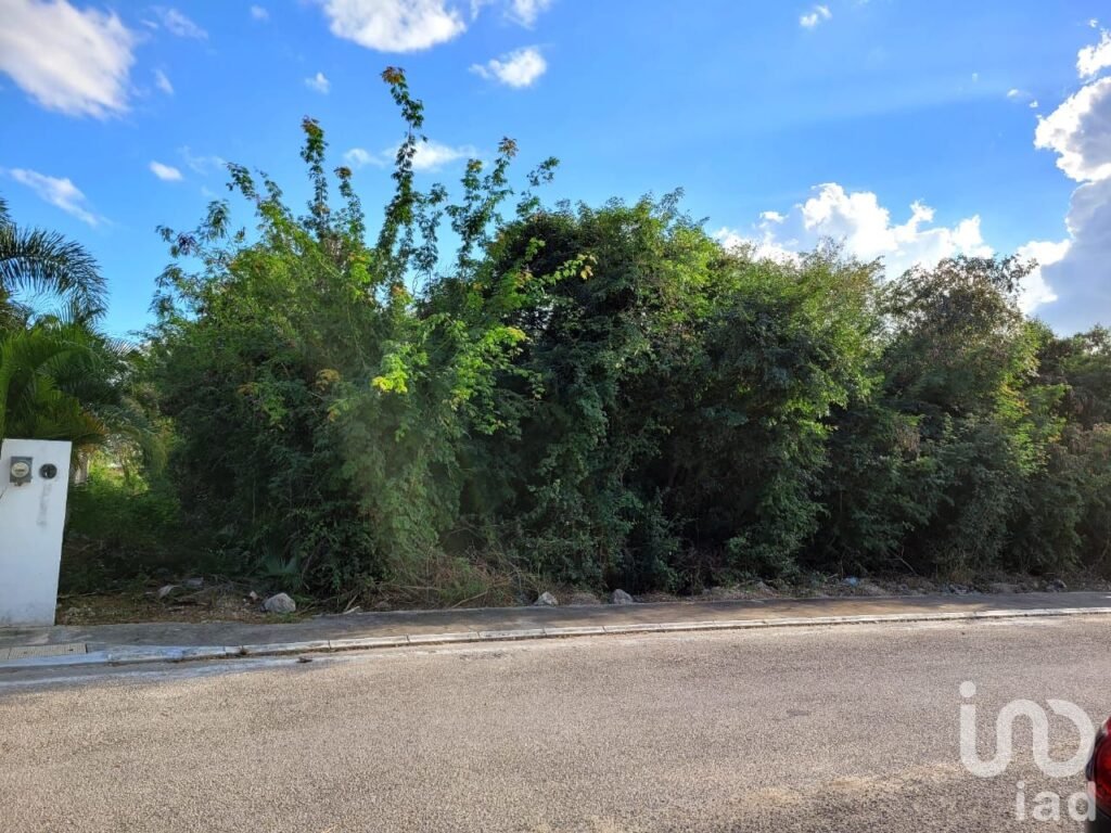 TERRENO EN VENTA EN RESIDENCIAL PRIVADA LA REJOYADA NORTE MERIDA, YUCATAN