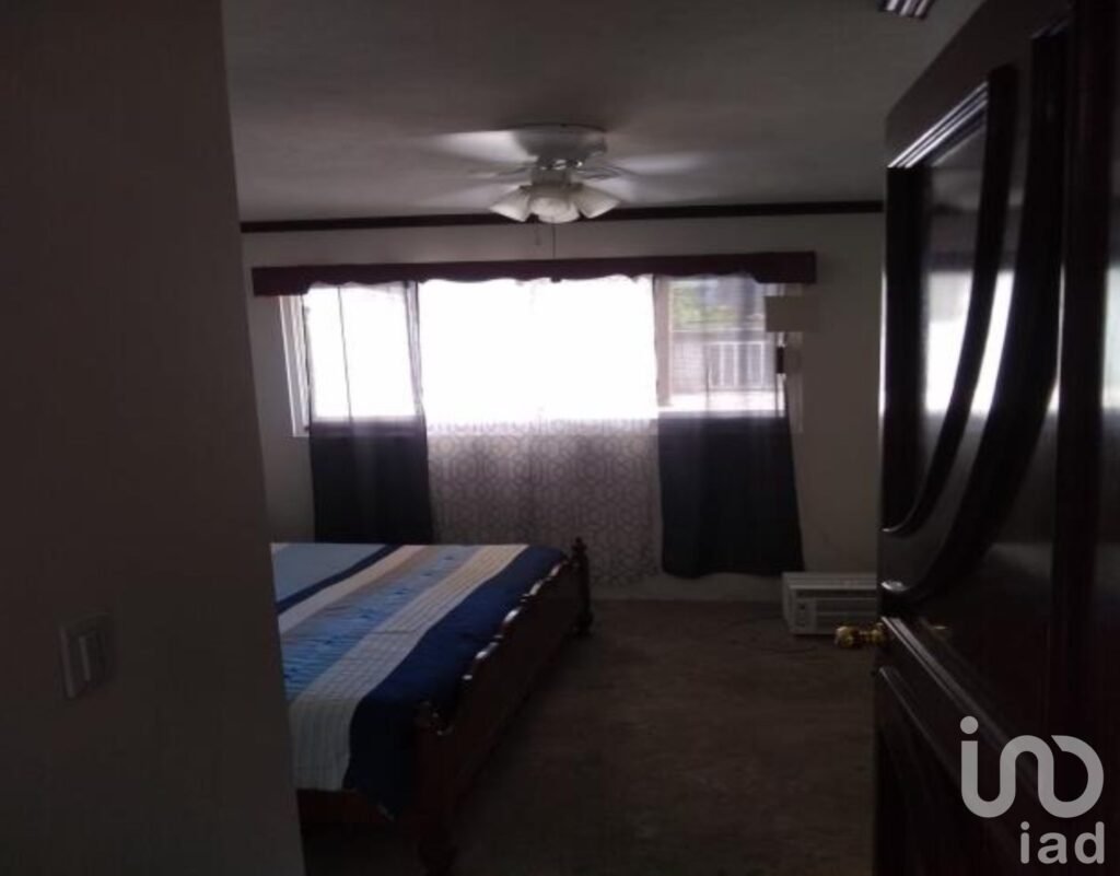 Casa en Venta con espacio para negocio en venta en Guadalupe, Nuevo León