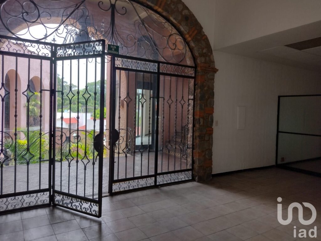 RENTA LOCAL COMERCIAL PLAZA  TEOPANZOLCO EN CUERNAVACA MORELOS