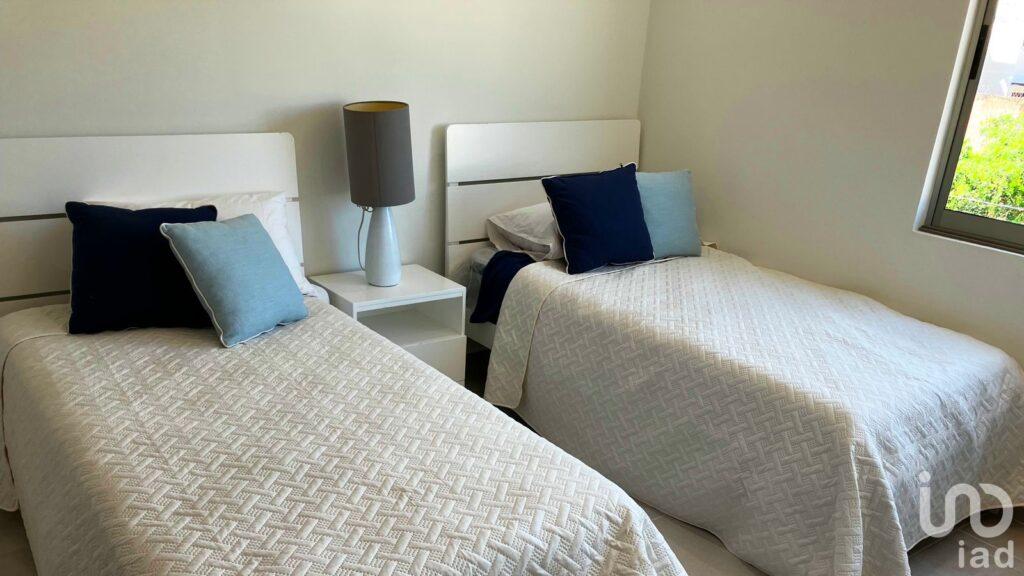 Casa en Venta de 3 Recamaras en Privada en Avenida Huayacan, Quintana Roo